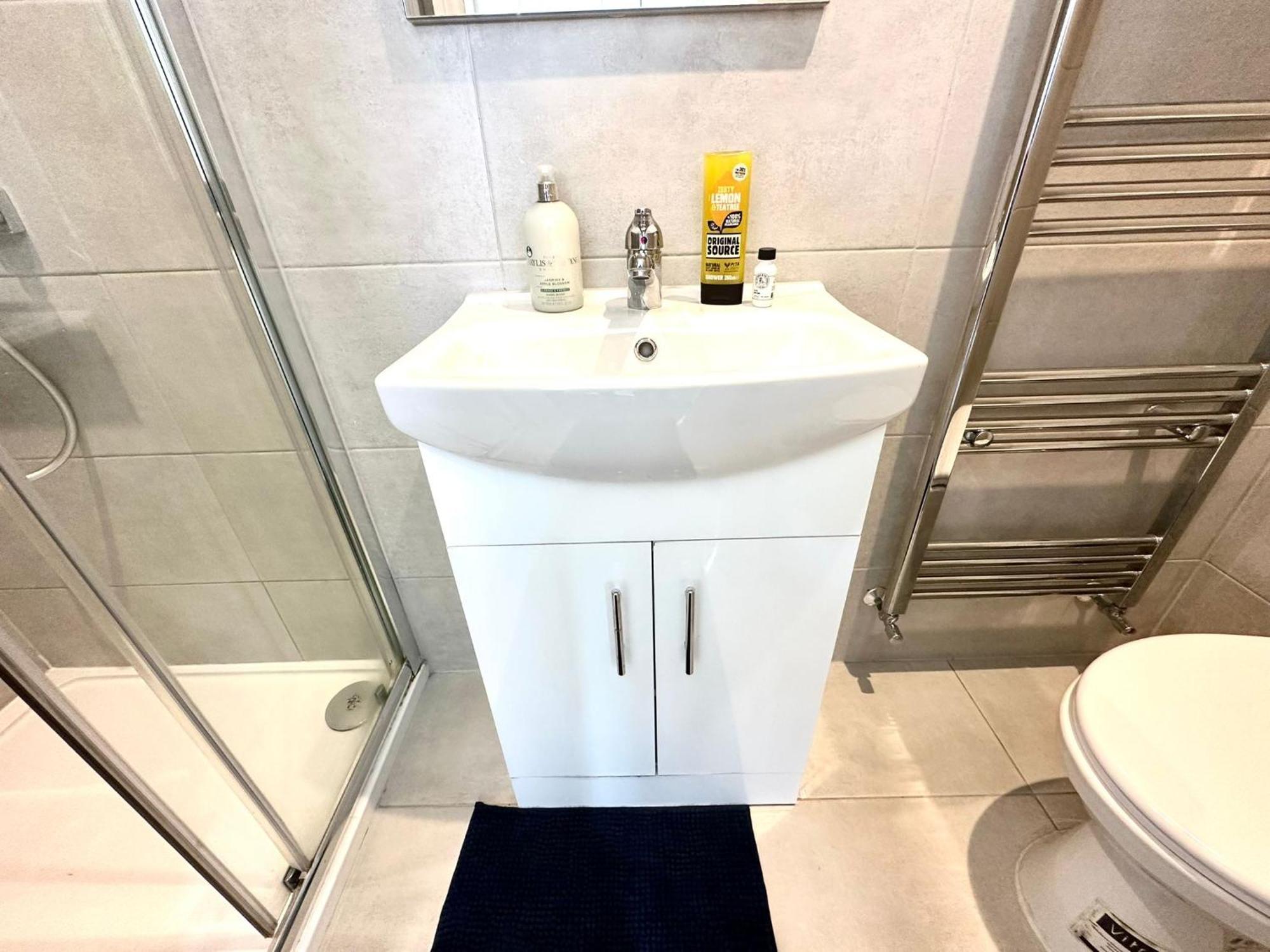 Unique Modern, Private Apartment,15 Mins To Central London Hendon Dış mekan fotoğraf